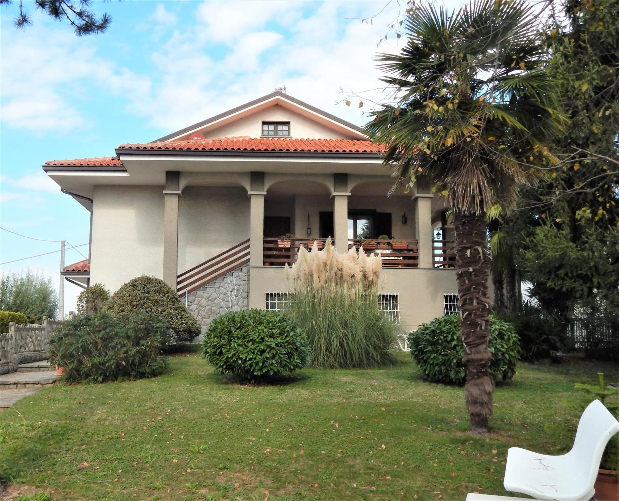 Bed and Breakfast Amo' Le Langhe Narzole Екстер'єр фото